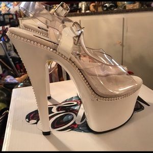 White some clear top with rhinestones size 5